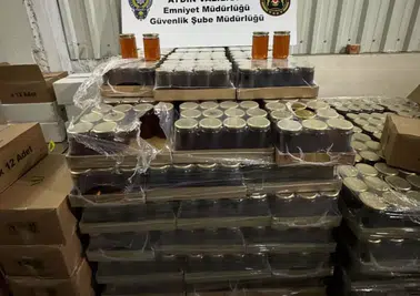 Aydın'da Dev Sahte Gıda Operasyonu: Tonlarca Bal ve Zeytinyağı Ele Geçirildi!