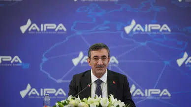 Macron Hindistan Sahillerinde Koşuya Çıktı: Zirve Öncesi Moral Depoladı