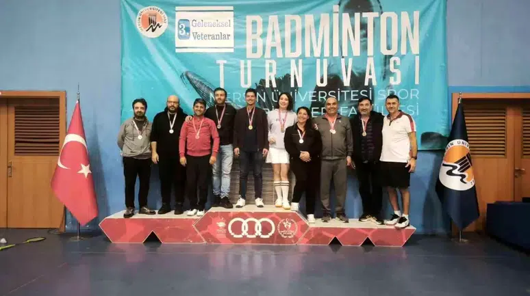 Niğdeli Veteran Badmintoncular Mersin'de Madalya Yağdırdı!